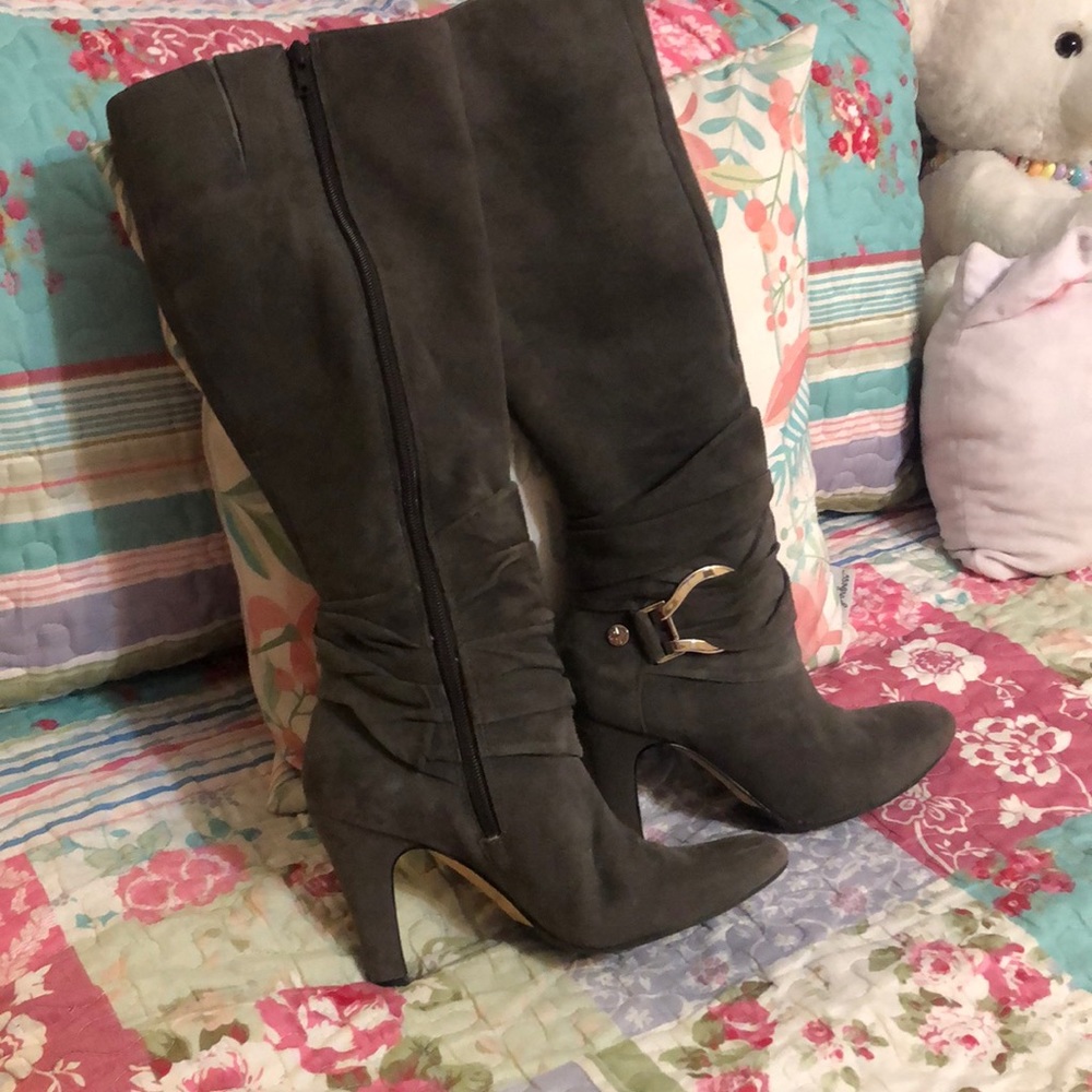 Antonio Melani suede boots